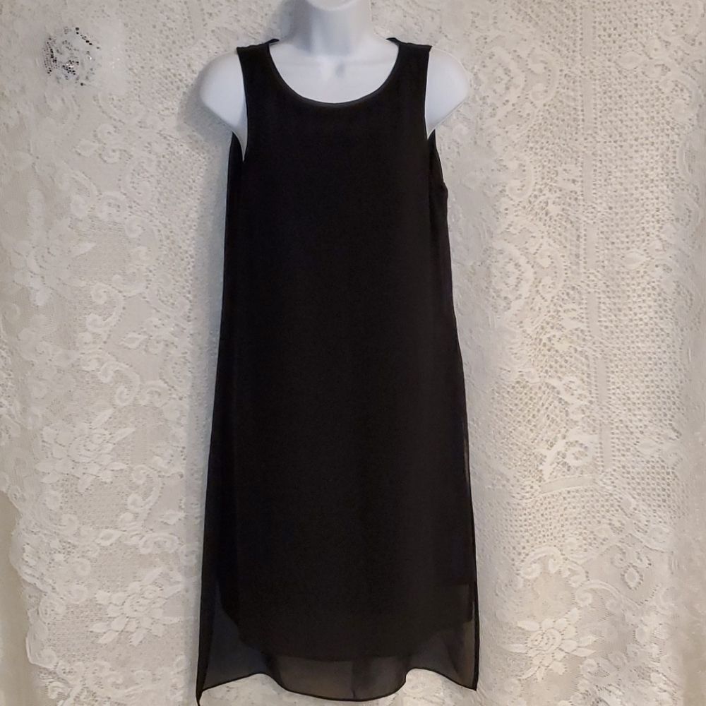 White House Black Market black sleeveles dress